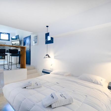 Blue White Residence Monólithos Exteriér fotografie
