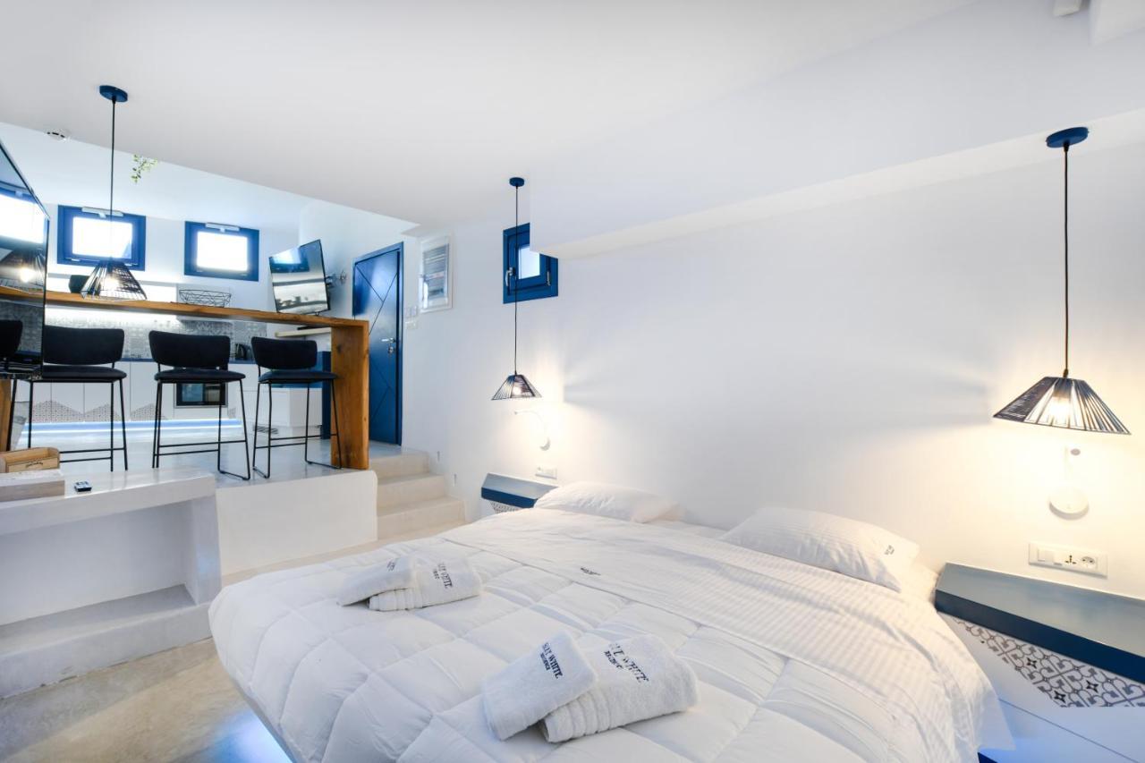 Blue White Residence Monólithos Exteriér fotografie